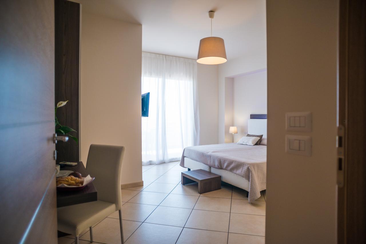 Riva Del Sol Bed & Breakfast Santa Teresa Di Riva Eksteriør bilde