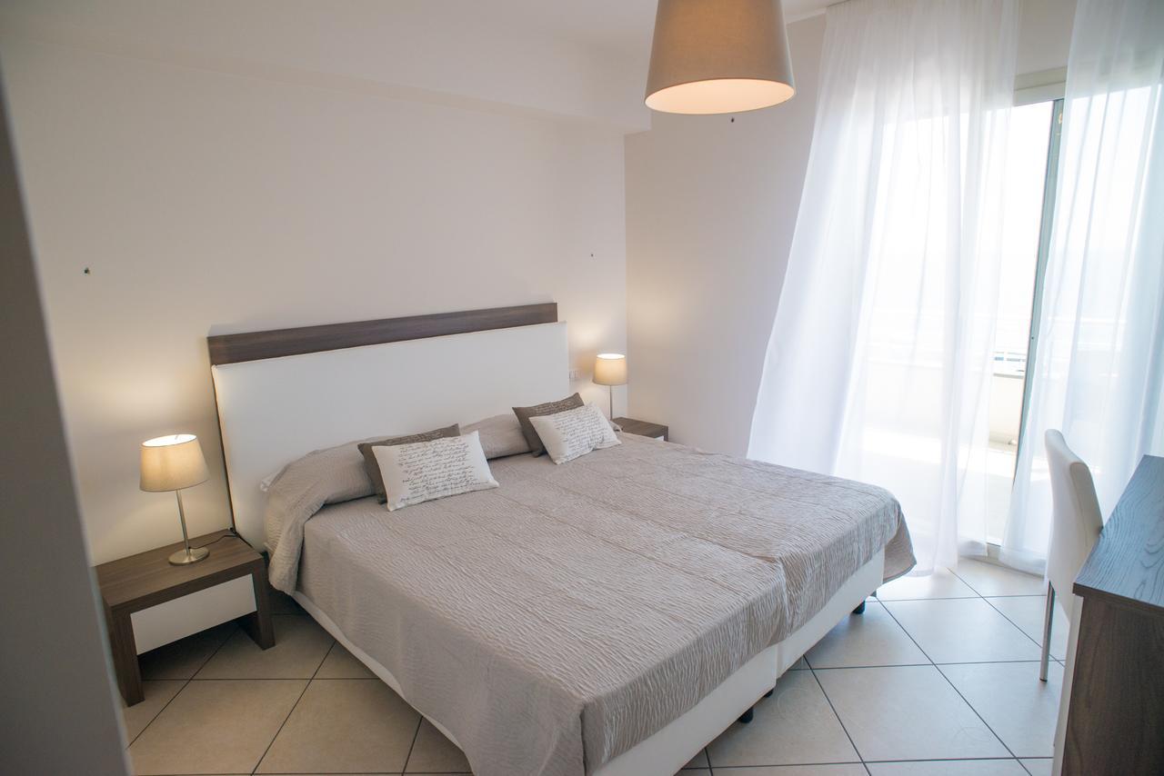 Riva Del Sol Bed & Breakfast Santa Teresa Di Riva Eksteriør bilde