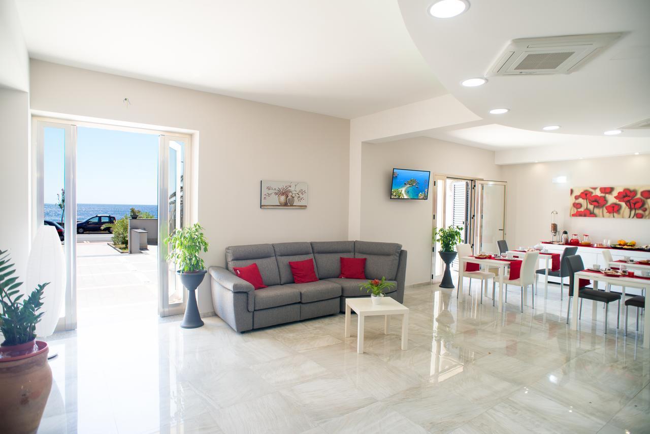 Riva Del Sol Bed & Breakfast Santa Teresa Di Riva Eksteriør bilde