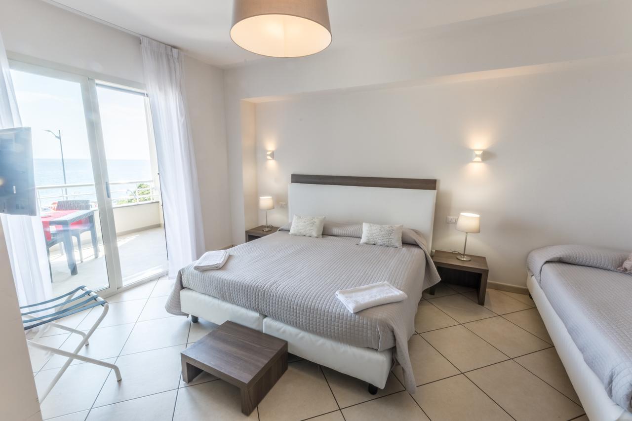 Riva Del Sol Bed & Breakfast Santa Teresa Di Riva Eksteriør bilde